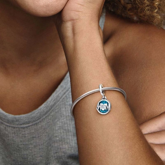 Glitzernder Globus Mum Charm-Anhänger von PANDORA, Schneller Versand - Nordicspectra.de