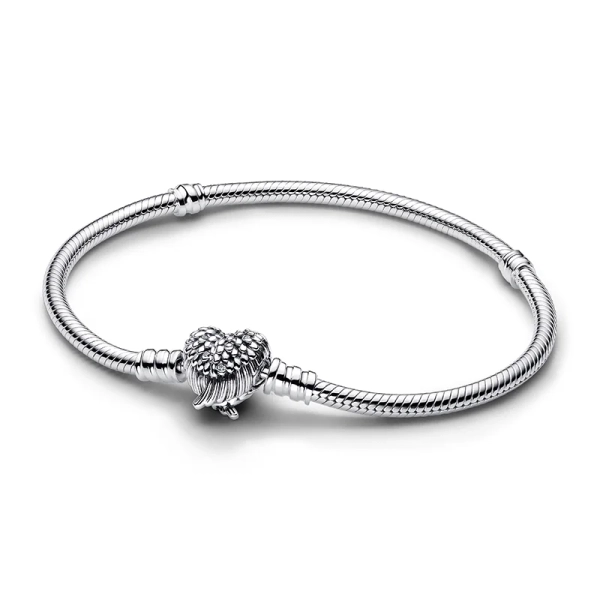 PANDORA Moments Sydämenmuotoiset siivet Sterlinghopea Charm Rannekoru 15 kimaltelevalla kivellä. Symboloi suojaa