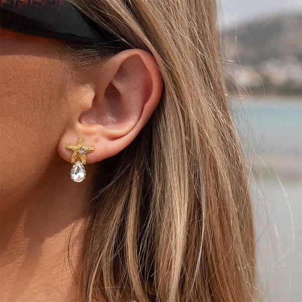 Mini Sea Star Earrings Gold Crystal - Caroline Svedbom - Nopea toimitus ja lahjapakkaus - Nordic Spectra