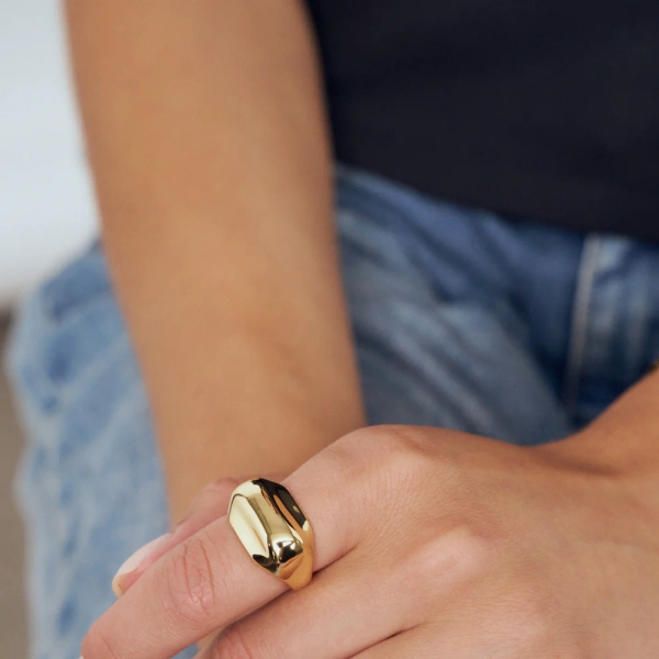 Borsa Pianura Ring Guld från Sif Jakobs
