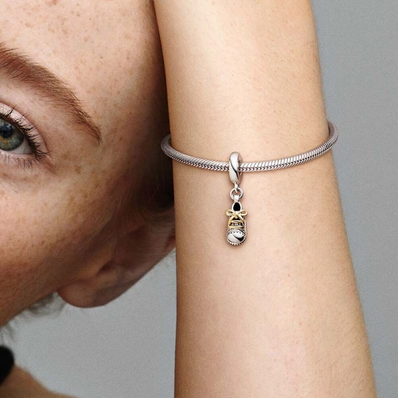 Bebis Sko Hängberlock - PANDORA - Snabb frakt & paketinslagning - Nordicspectra.se
