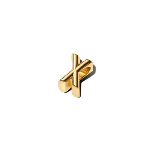 Elegant bokstavsberlock i guldpläterad metall från Pandora. Formad som bokstaven X för att skapa ett personligt budskap och ge en känsla av exklusivitet till din stil.