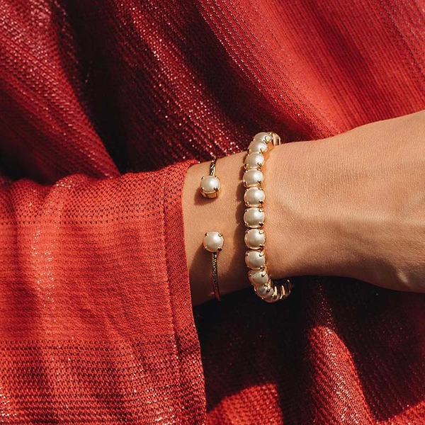 Classic Petite Bracelet Gold Pearl - Caroline Svedbom - Nopea toimitus ja lahjapakkaus - Nordic Spectra