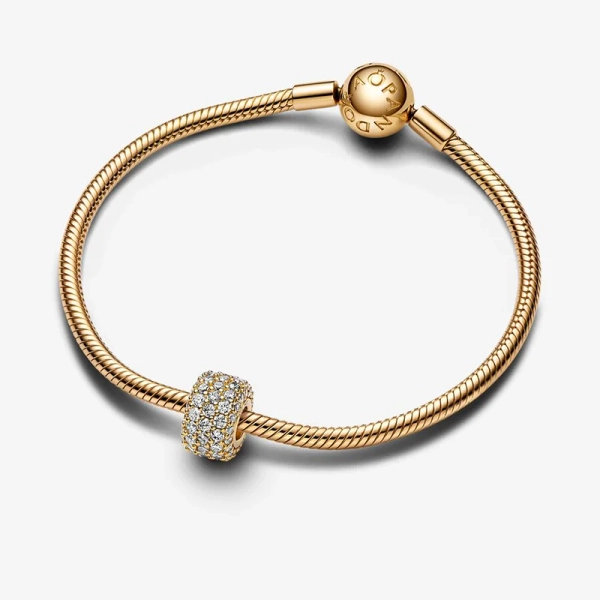 Rund Berlock med Glittrande Stenar Guld - PANDORA - Snabb leverans & paketinslagning - Nordic Spectra