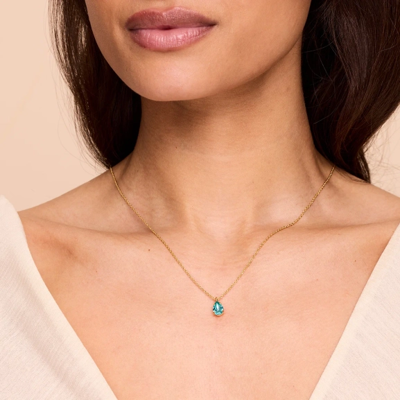 jossa kirkas turkoosi Swarovski-kristalli