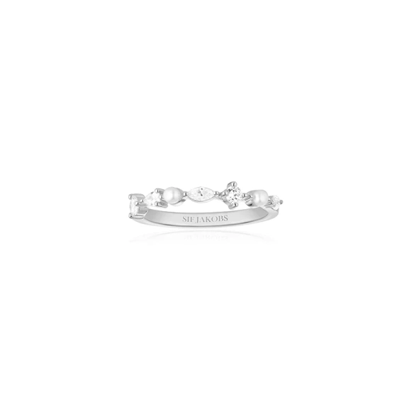 Adria Piccolo Ring i silver med cubic zirconia och sötvattenpärla från Sif Jakobs