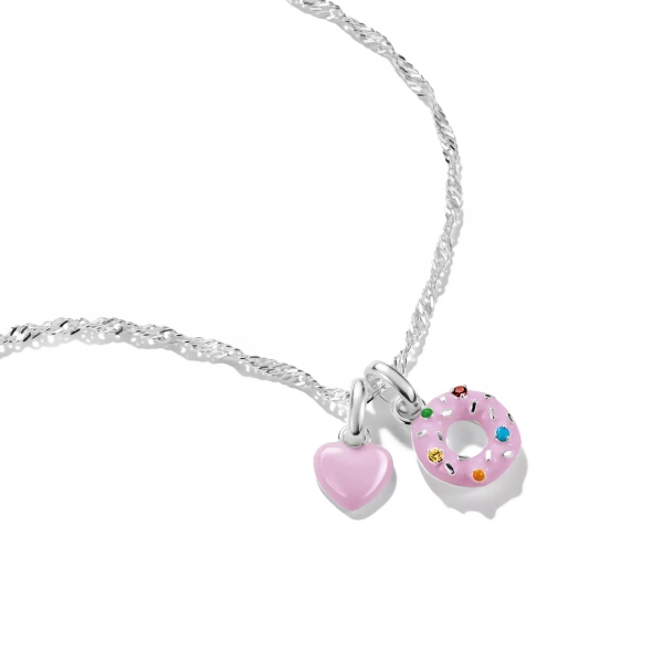 liten donutformad berlock i silverpläterad legering med färgglada cubic zirconia-stenar och ögla för kedja.