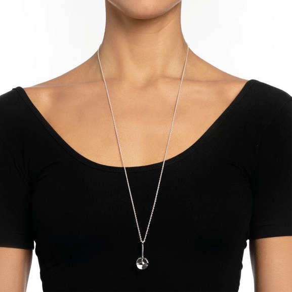 Amor Fati Globe Pendant - Crystal Quartz - Efva Attling halsband - Snabb frakt & paketinslagning - Nordicspectra.se