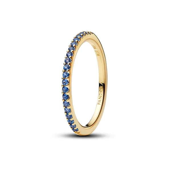Glittrande Blå Evighetsring Guld från Pandora med blå cubic zirconia-stenar på 14K guldpläterad yta.