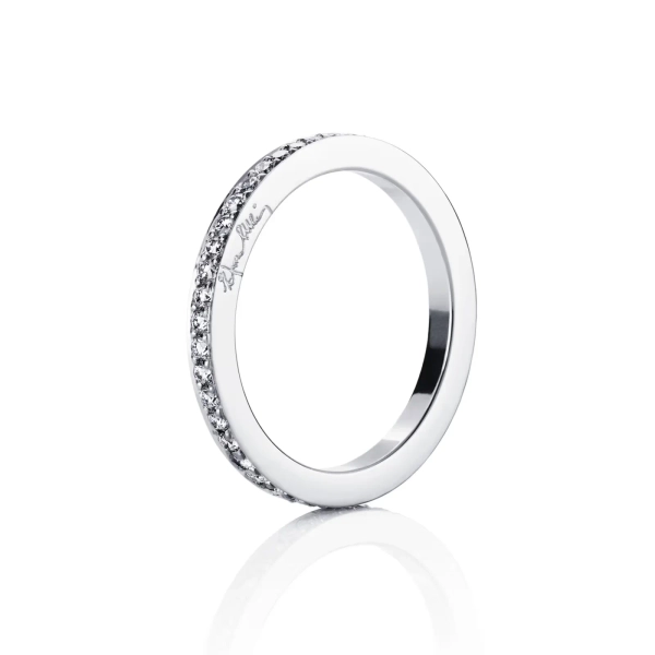 Stars & Signature Thin Ring Platinum från Efva Attling med 44 diamanter i kanalfattning på smal platinaskena.
