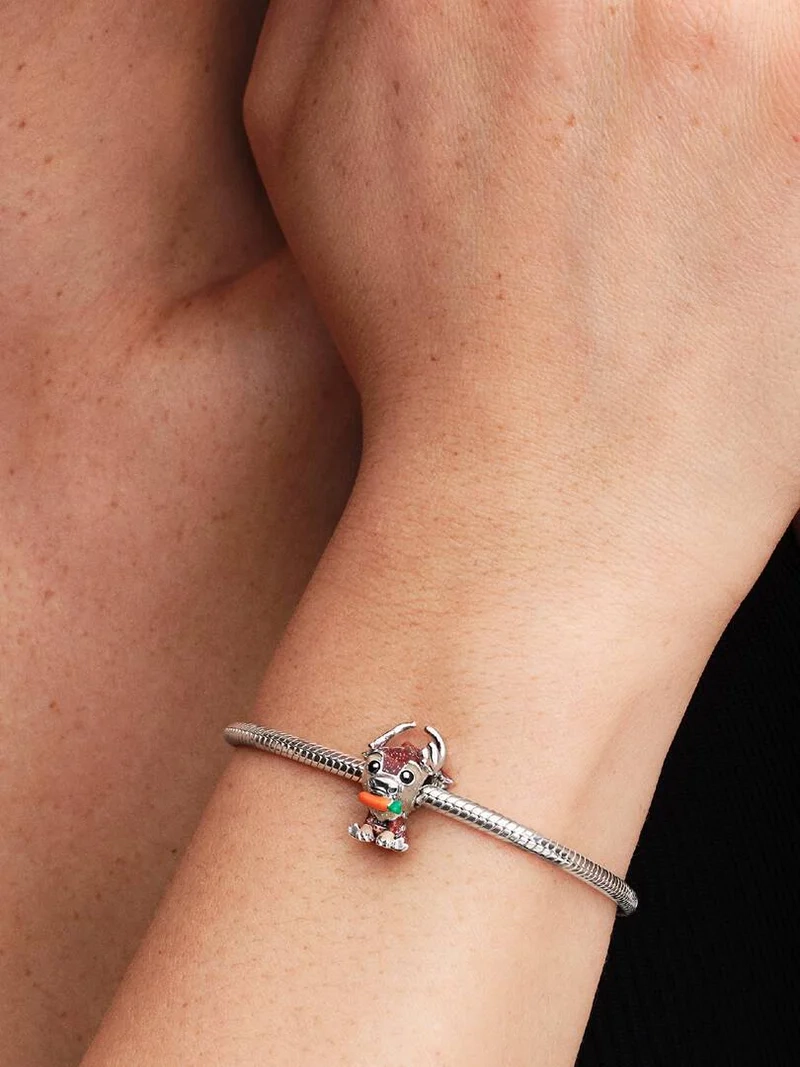 symboliserar mod och glädje i livets äventyr. Gnistrande yta som fångar ljuset