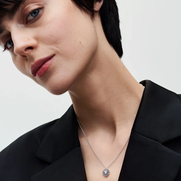 Glittrande Hängsmycke och Halsband - PANDORA - Snabb leverans & paketinslagning - Nordic Spectra