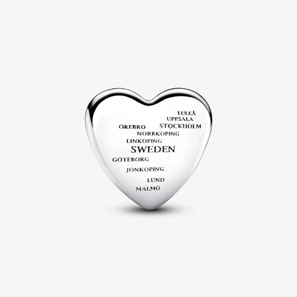 jossa on kaiverrettu Ruotsin lipun ja kaupunkien värejä. Valmistettu sterlinghopeasta ja emalista. Symboli intohimosta Ruotsia ja sen kulttuuriperintöä kohtaan.