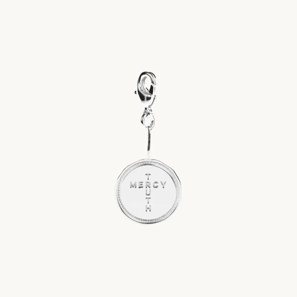 Cross Coin Charm Silver - Emma Israelsson - Snabb frakt & paketinslagning - Nordic Spectra