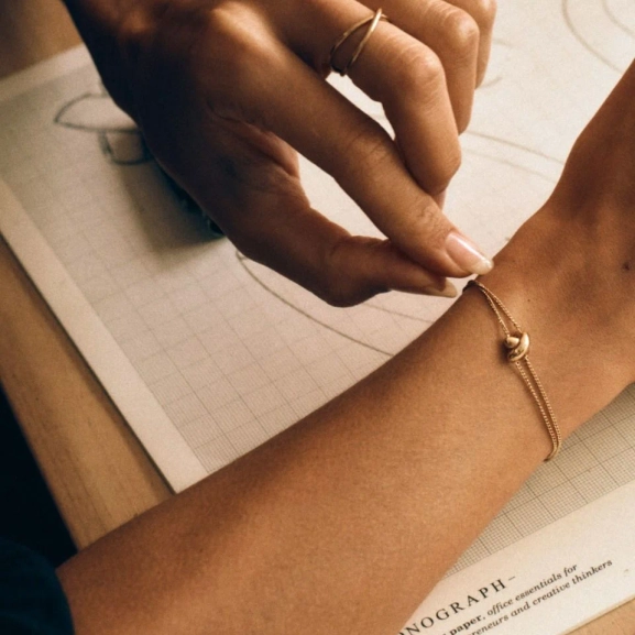 Tunn ring i 14K guldplätering med stilren