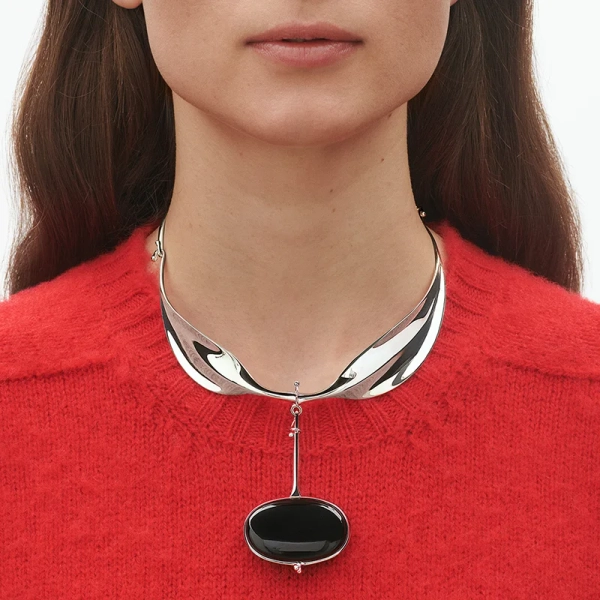 SS25_ECOM_ON-MODEL_VIVIANNA_NECKRING_20001642_Close-ups