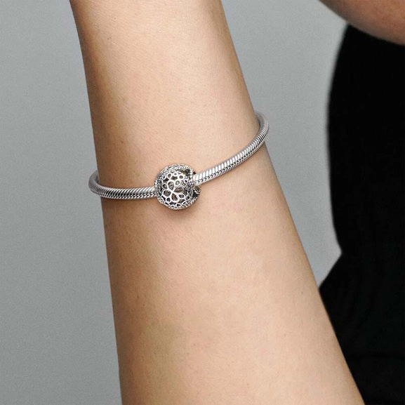 Openwork Flower Berlock - PANDORA - Snabb frakt & paketinslagning - Nordicspectra.se