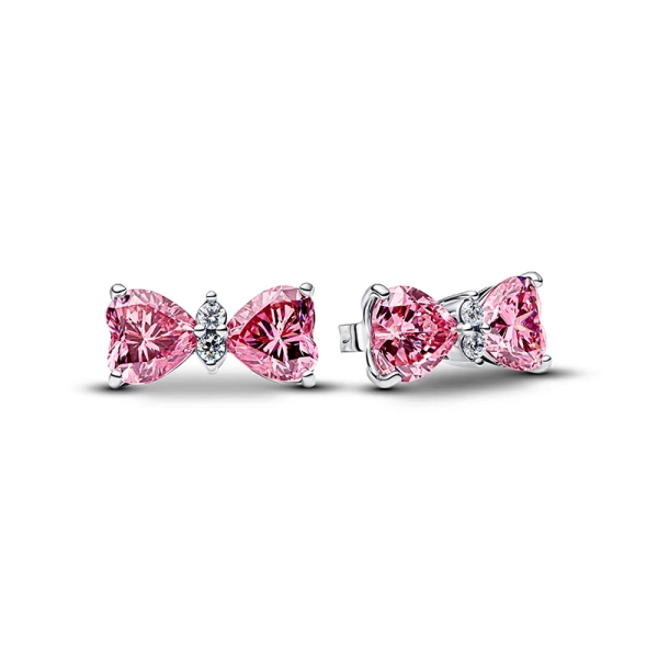 Rosa Schleifenohrringe von Pandora. Diese wunderschönen Ohrstecker mit herzförmigen rosa und klaren Zirkonia-Steinen zeugen von elegantem Stil. Das perfekte Accessoire für Glamour und Stil.