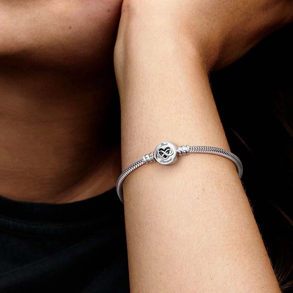 Pandora Moments Schlangen-Gliederarmband mit Herz-Unendlichkeit-Verschluss von PANDORA, Schneller Versand - Nordicspectra.de