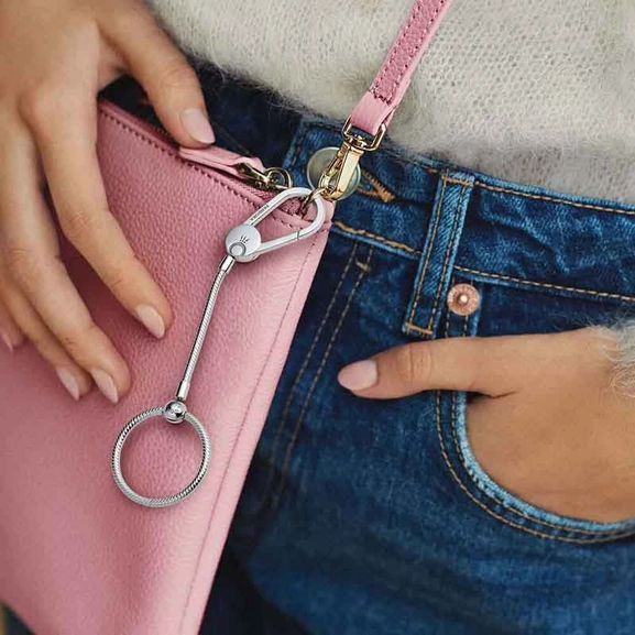 Pandora Moments Mittelgroßer Taschenanhänger von PANDORA, Schneller Versand - Nordicspectra.de