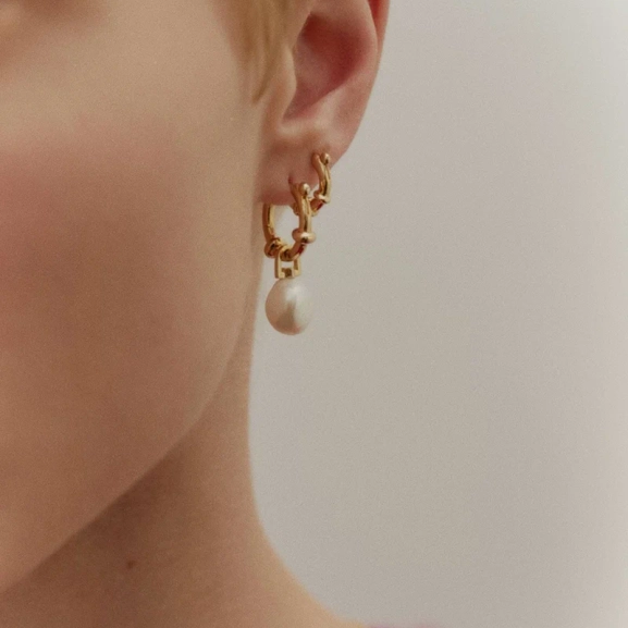 Cha Cha Earring Gold - Maria Black - Snabb frakt & paketinslagning - Nordic Spectra