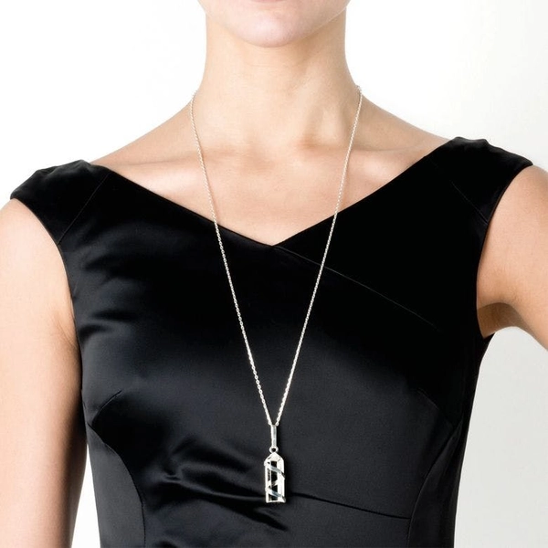 Define Normal Pendant - Efva Attling halsband - Snabb frakt & paketinslagning - Nordicspectra.se