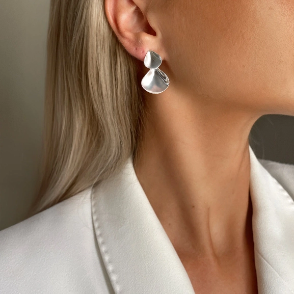 inspirerade av hortensiablommans blad med två överlappande organiska former.