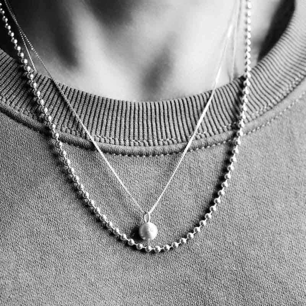 Sparkling Globe Necklace Silver - Emma Israelsson - Suuri valikoima & ilmainen lahjapaketointi - Nordicspectra.fi