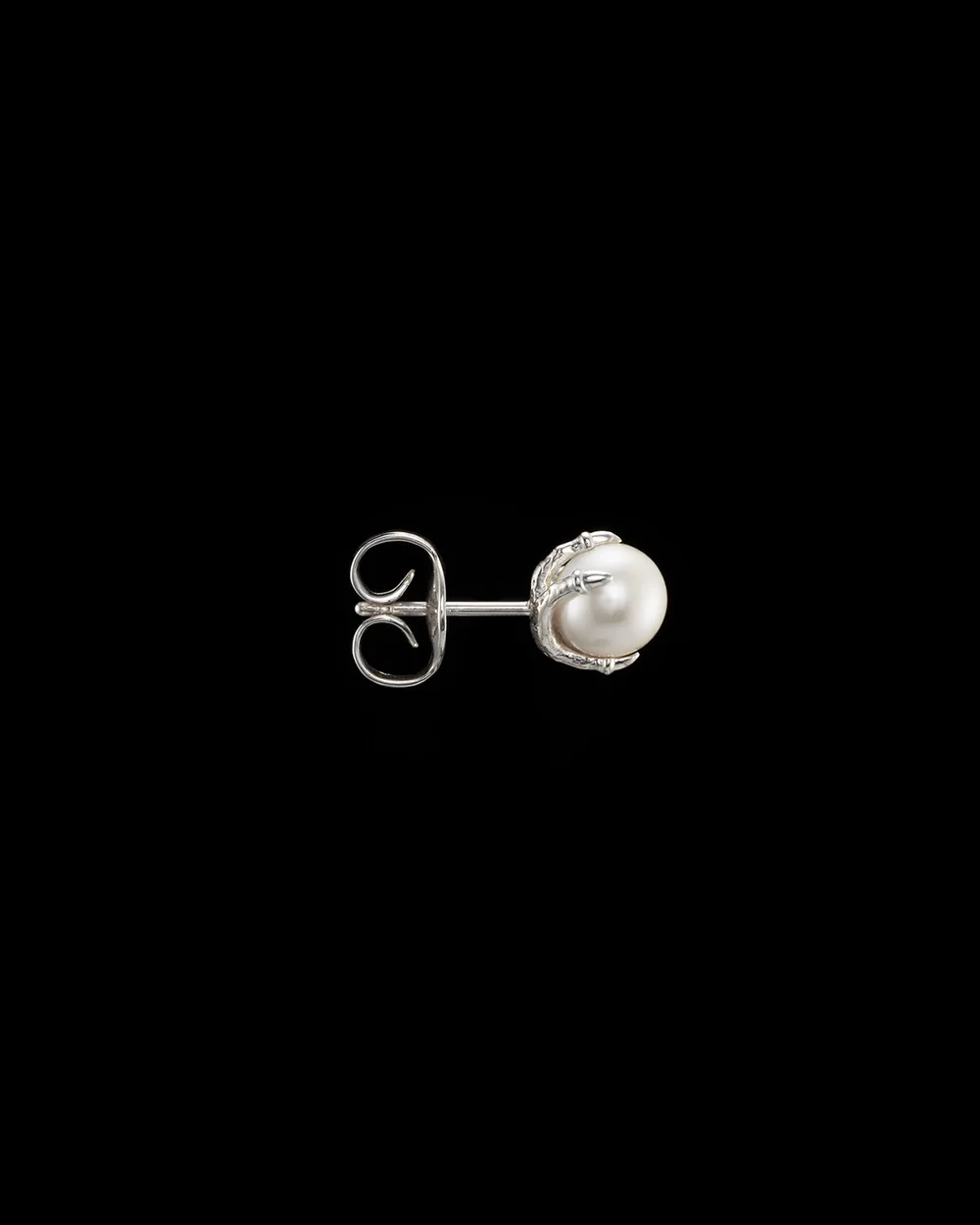 Tiny Claw Pearl Ear Stud - Maria Nilsdotter - 1-2 dagars leverans - Nordic Spectra