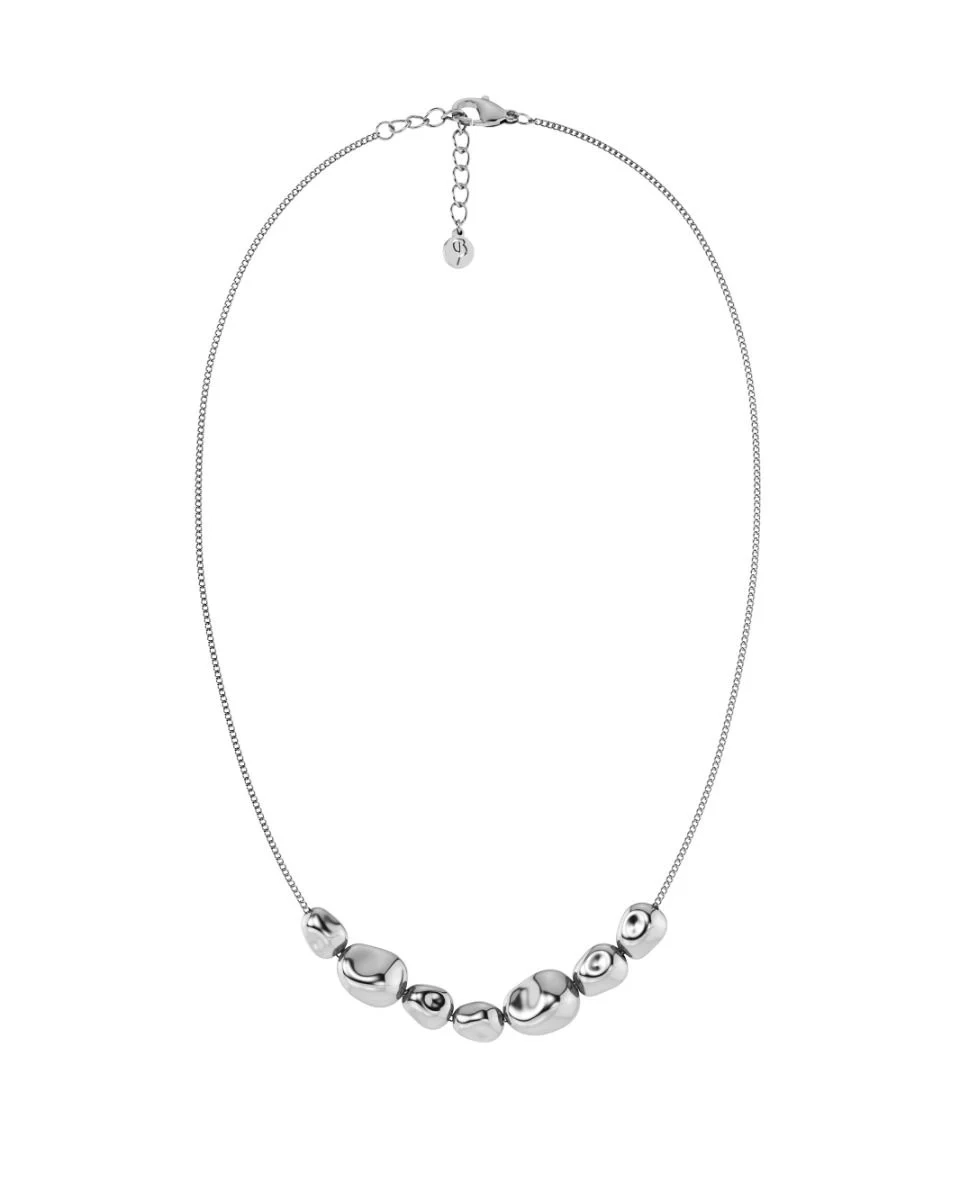 Halsband i blankt rostfritt stål med sex oregelbundet formade stenar i olika storlekar på en fasetterad kedja.