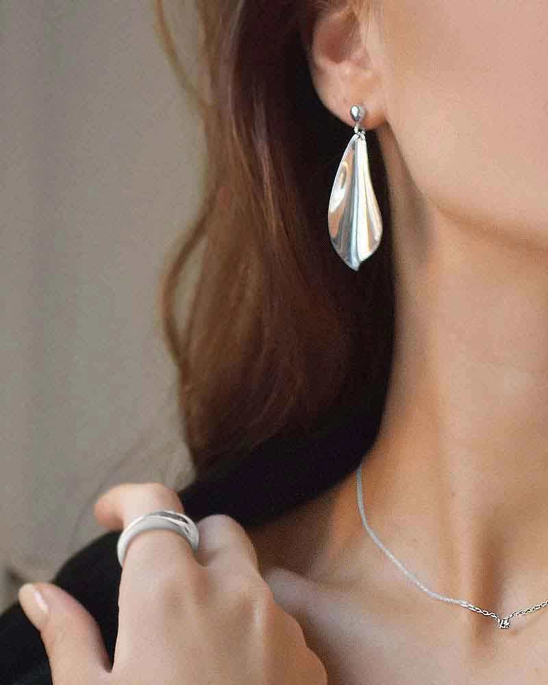 Gardenia Earrings - Drakenberg Sjölin Örhängen - Snabb frakt & paketinslagning - Nordicspectra.se