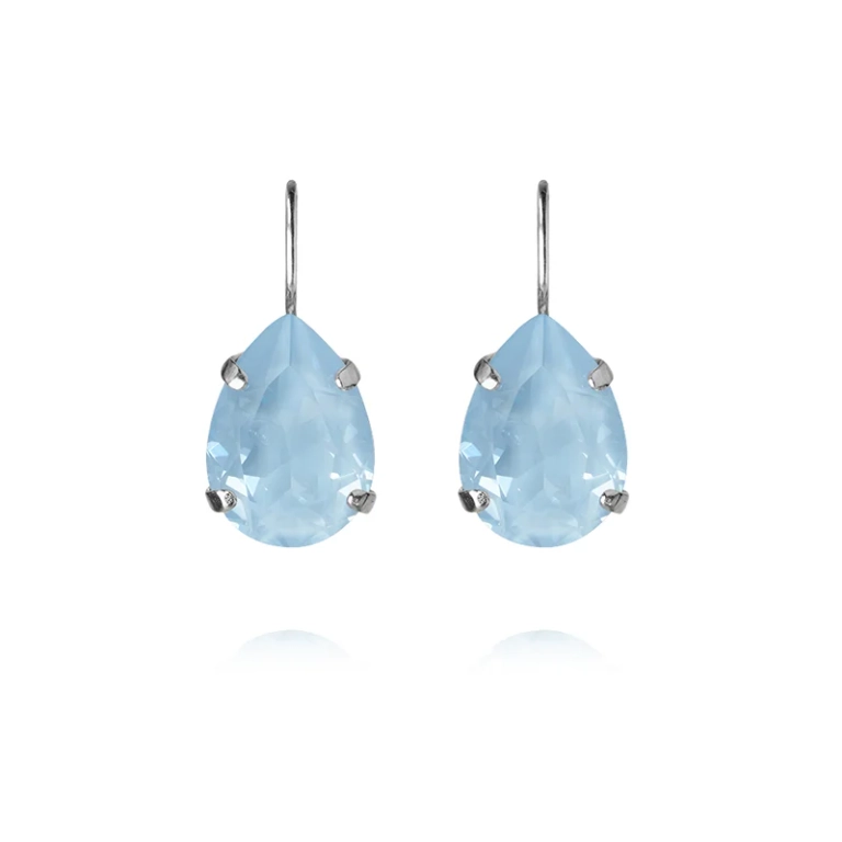 Caroline Svedbom Mini Drop örhängen med ljusblå Swarovski-kristaller och rhodiumpläterad finish