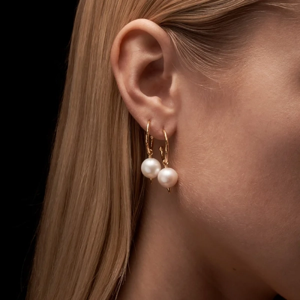 Pierced Pearl Earring Gold - Maria Nilsdotter - 1-2 dagars leverans - Nordic Spectra