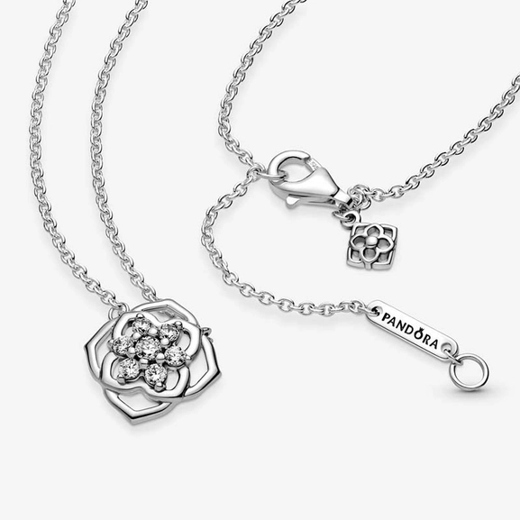 Halsband med Rosenblad - PANDORA - Snabb frakt & paketinslagning - Nordicspectra.se
