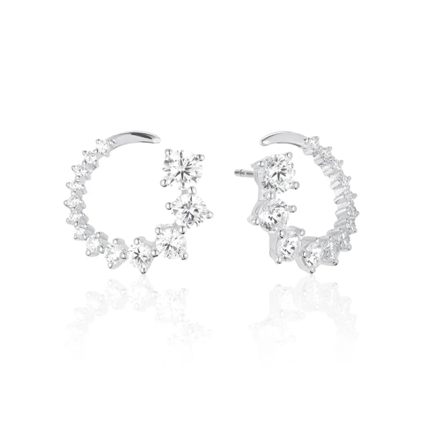 Belluno Circolo Örhängen i silver med gnistrande Cubic Zirconia-stenar från Sif Jakobs Belluno-kollektion.
