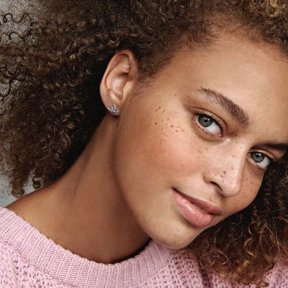 Sparkling Swallow Stud Earrings - PANDORA - Suuri valikoima & ilmainen lahjapaketointi - Nordicspectra.fi