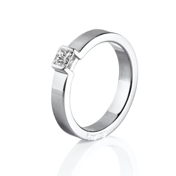 Sweet & Strong Ring White Gold - Efva Attling - Vigsel- & Förlovningsringar - Nordic Spectra