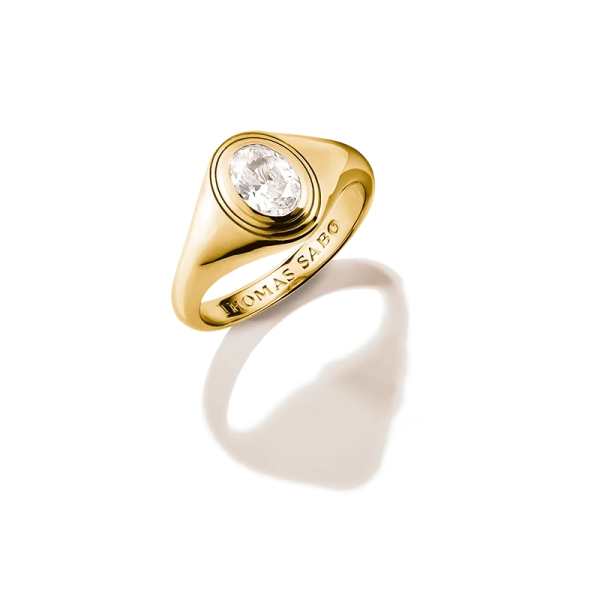 Bold Elegance-ringen från Thomas Sabo i 18K guldpläterat silver med oval vit zirkonia