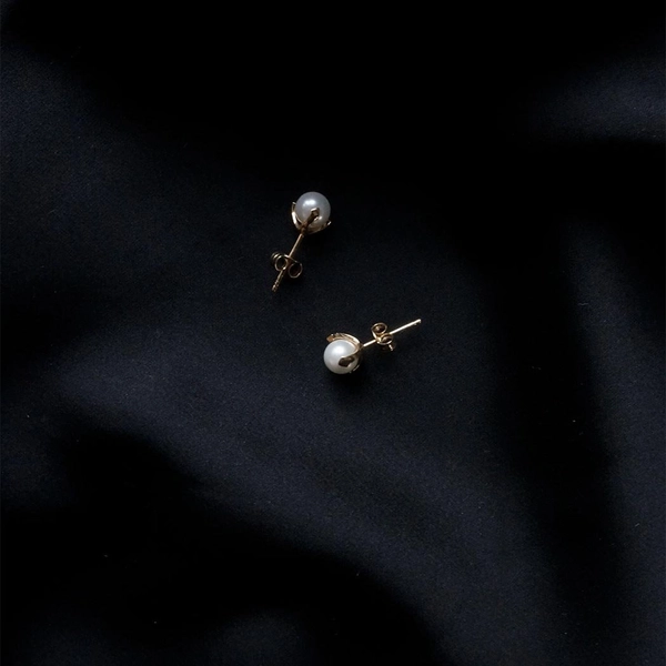 Pearl Small Stud Ear Gold -CU Jewellery - Snabb frakt & paketinslagning - Nordicspectra.se