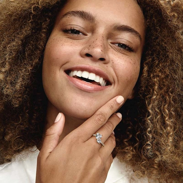 Dubbel Glittrande Ring Guld - PANDORA - Snabb frakt & paketinslagning - Nordic Spectra
