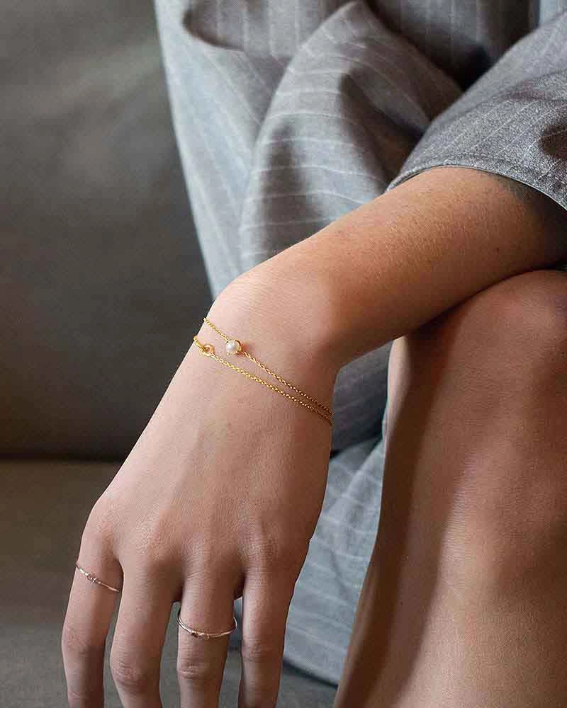 Petite Pearl Bracelet Gold - Drakenberg Sjölin Armband - Snabb frakt & paketinslagning - Nordicspectra.se