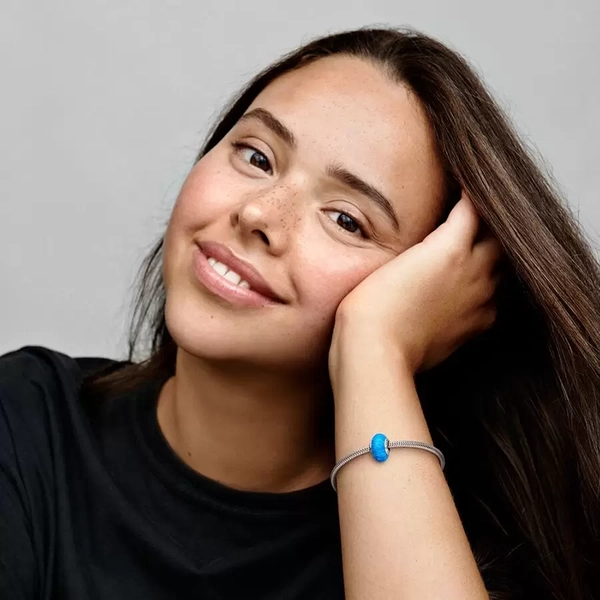 Glittrande Havsblå Berlock - PANDORA - Snabb leverans & paketinslagning - Nordic Spectra