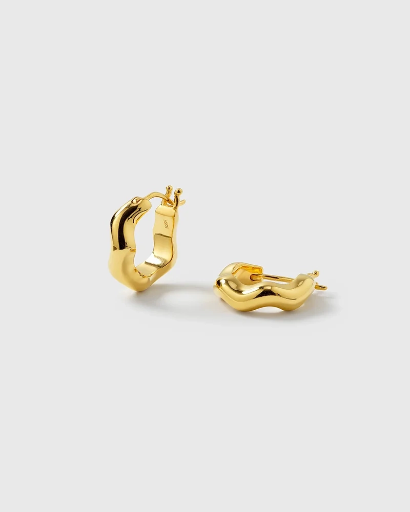 Bolded Wavy Earrings Gold - Syster P - Snabb leverans & Gratis paketinslagning - Nordic Spectra