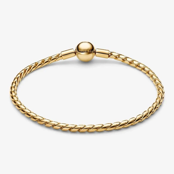 en symbol för din unika stil och självuttryck. Låt detta smycke berätta din historia på ett subtilt och sofistikerat sätt.