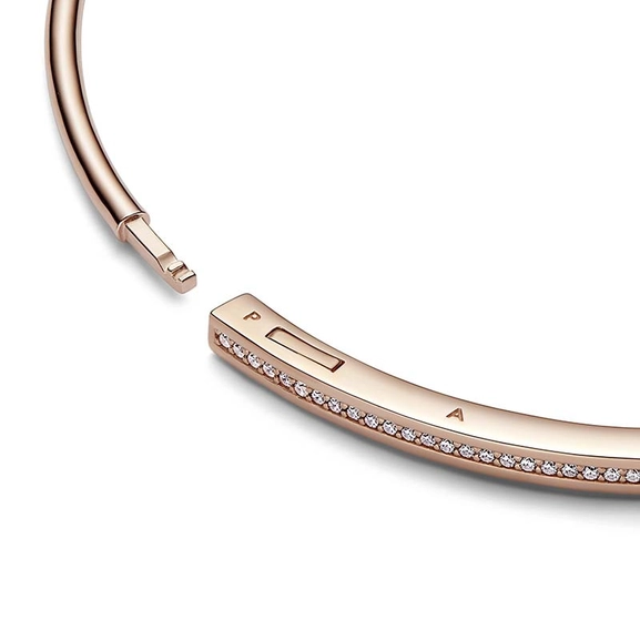 Pandora Signature I-D Pavé Bangle Rosé - PANDORA - Snabb frakt & paketinslagning - Nordicspectra.se